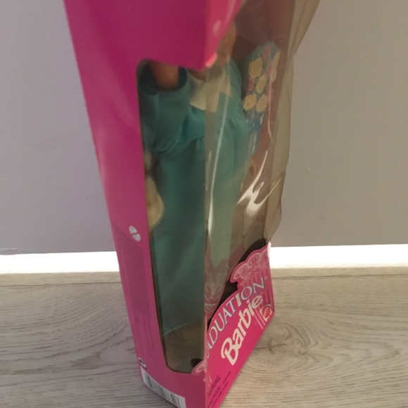 Vintage graduation barbie - Picture 3 of 4